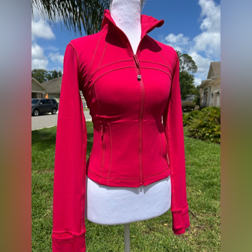 NWT🌷Lululemon Define Cropped Jacket in “Mulberry Spark”